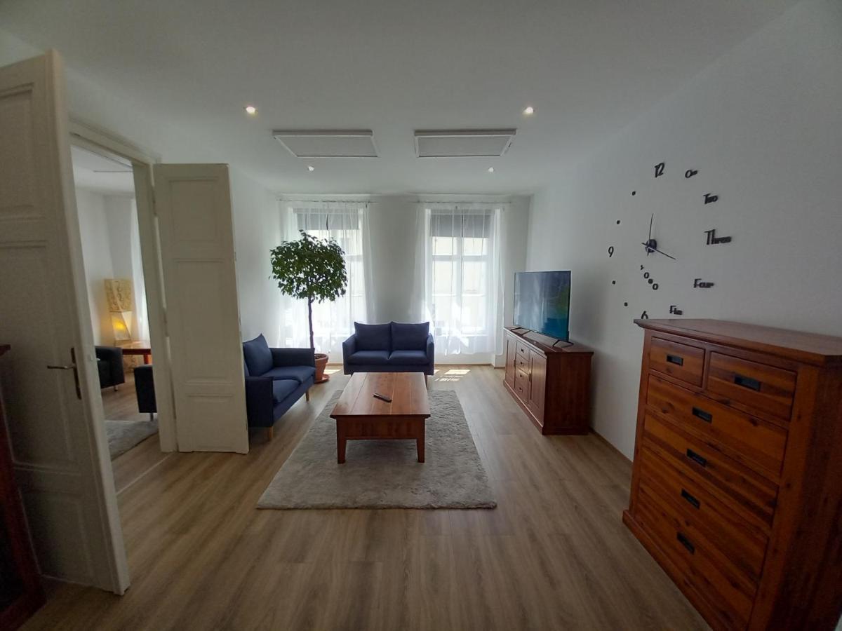 Korvin One Apartman Papa Exterior photo