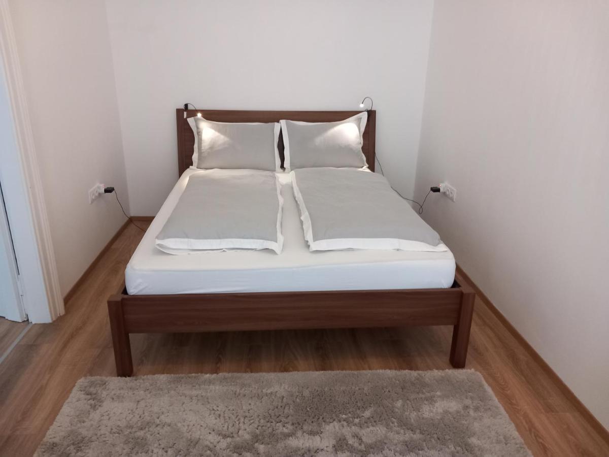 Korvin One Apartman Papa Exterior photo